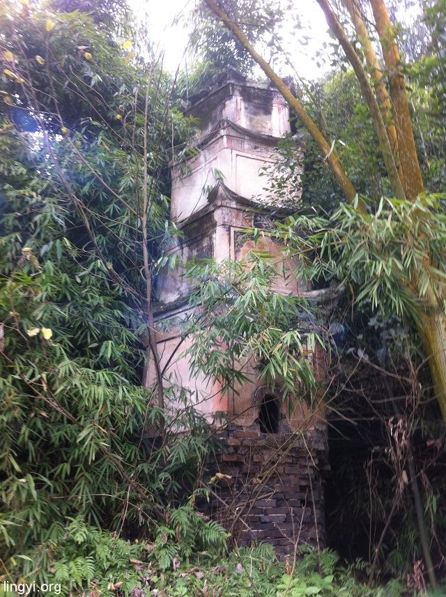 这就是“刺骨”正对池塘对门的“吞口”