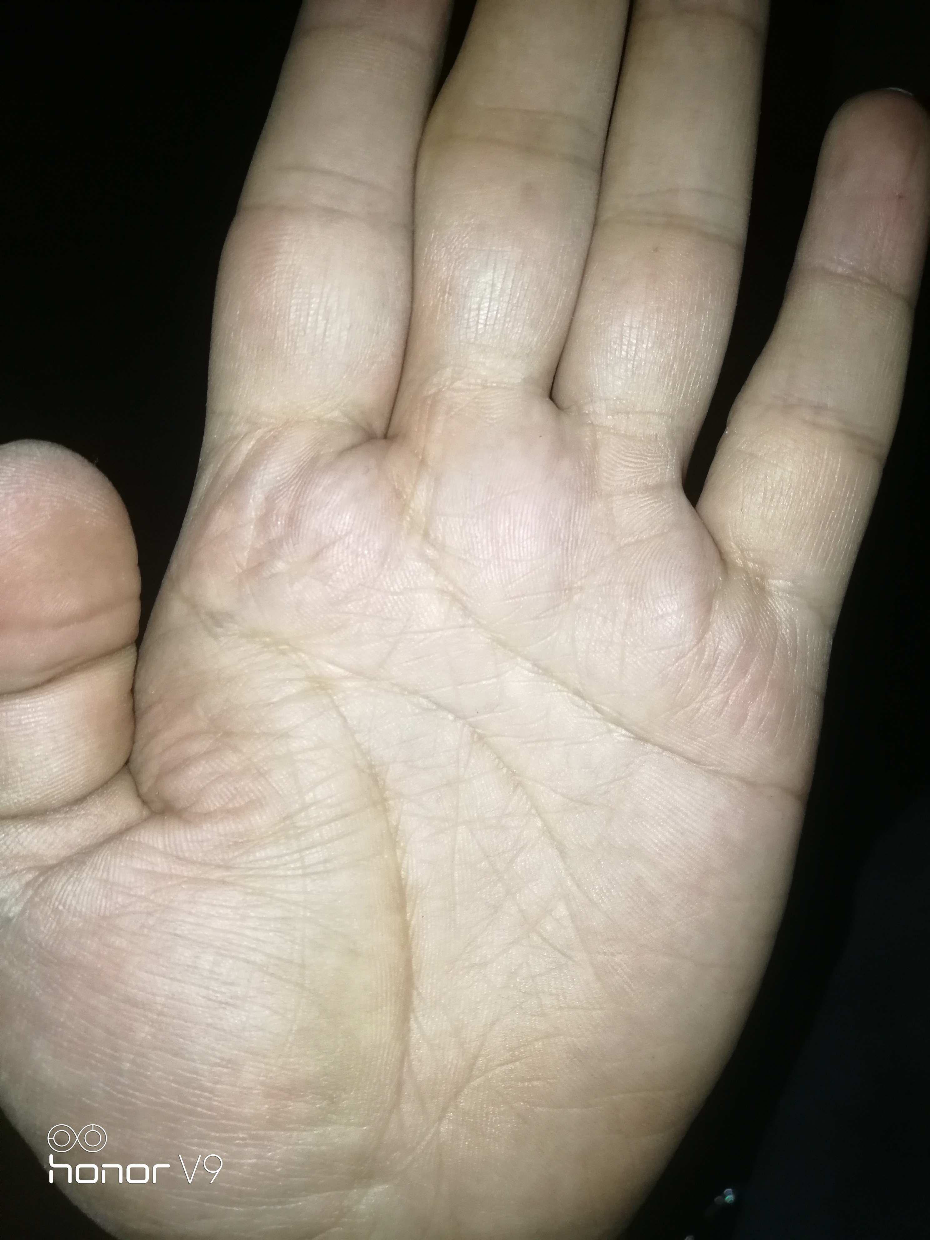 有真会看的吗？帮忙看下手相